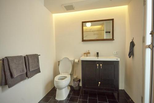 Spacious duplex 2 BR apartment max 6 guests 3 min walk to BTS Nana