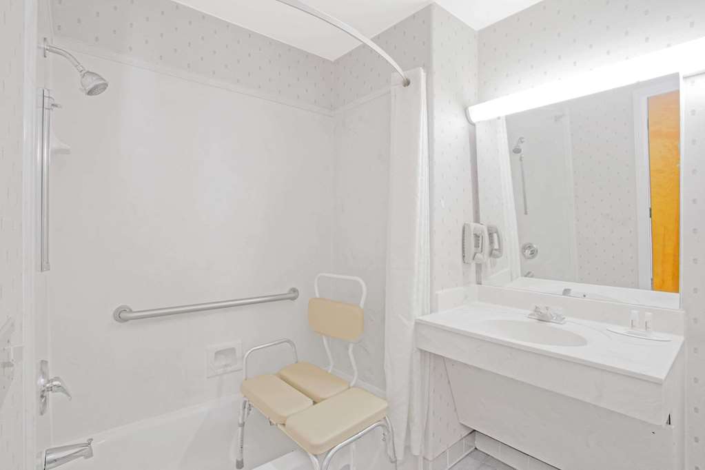 Super 8 by Wyndham Christiansburg - photo 13