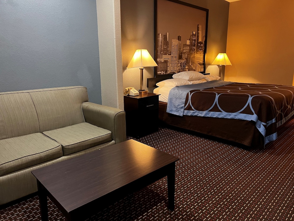 Super 8 by Wyndham Center - photo 30