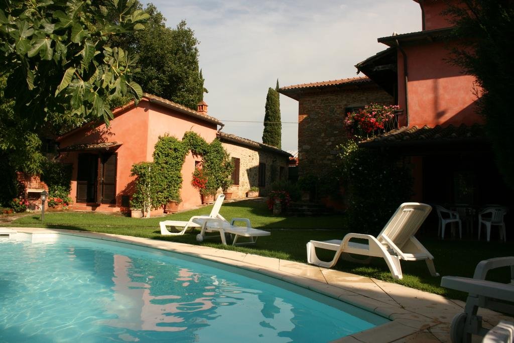 Casa Rosada — 4-Star Luxury Hotel in Lucignano, Italy