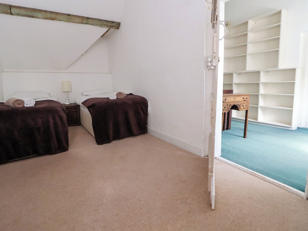 New Hall — Wrexham — photo 2