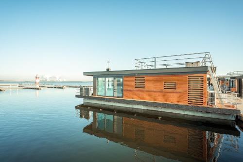 Hausboot Dicke Bärta - carbon neutral hotel in Klitten