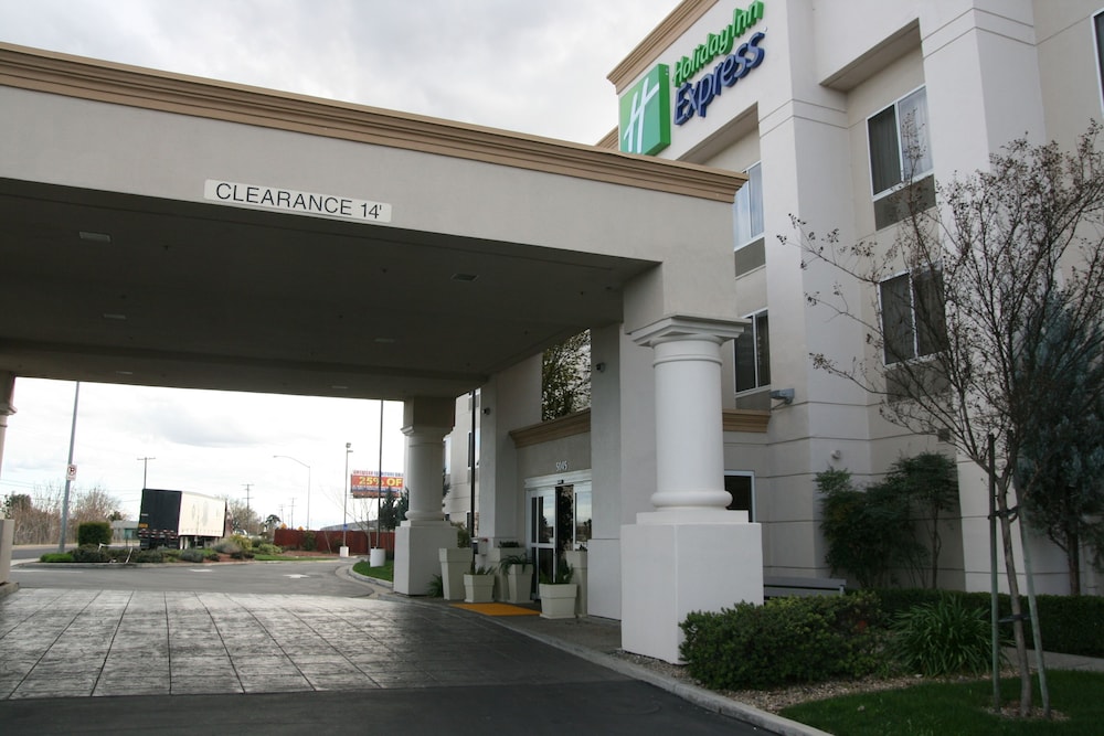 Holiday Inn Express Stockton Southeast by IHG - photo 41