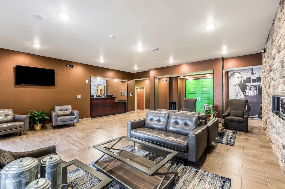 Cobblestone Hotel & Suites Hartford - photo 3