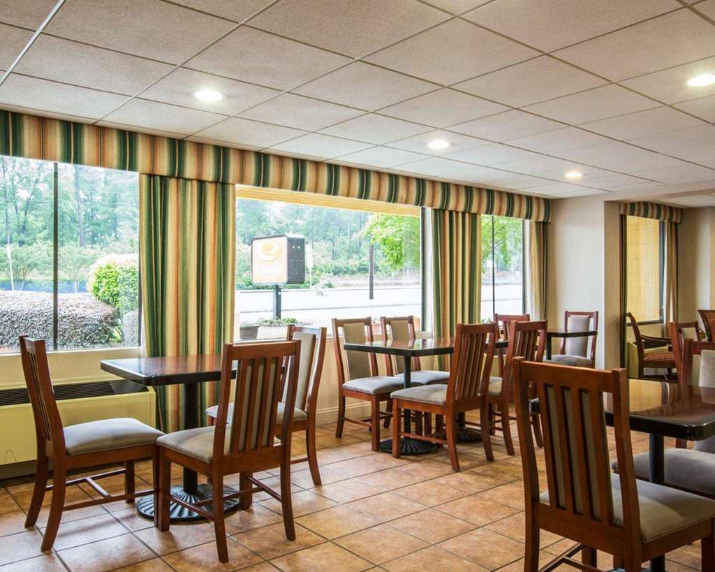Econo Lodge Inn & Suites Columbus near Fort Benning - photo 31