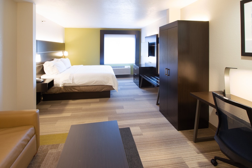 Holiday Inn Express & Suites Worthington by IHG - photo 10