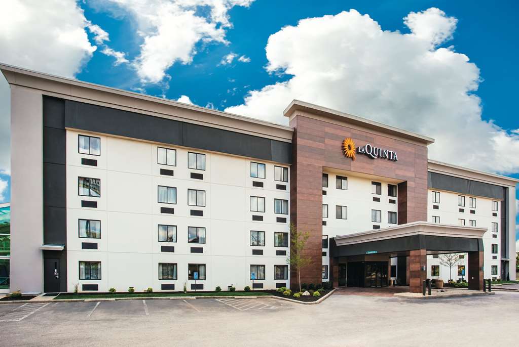 La Quinta Inn & Suites by Wyndham Cincinnati NE Mason - featured photo