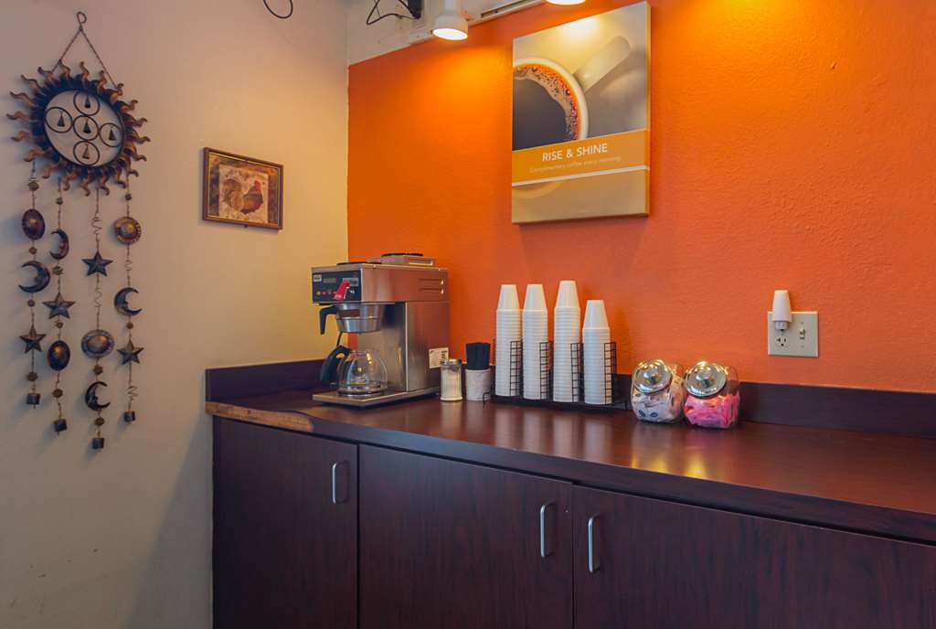 Motel 6 Hannibal MO - photo 22
