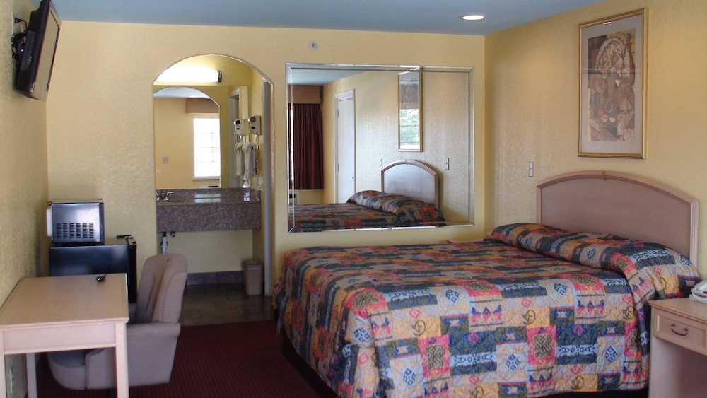 Winnquest Inn Near Ft. Sam Houston - photo 7