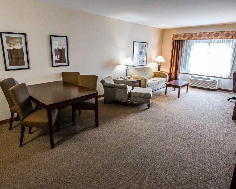 Ramada by Wyndham Michigan City - photo 7