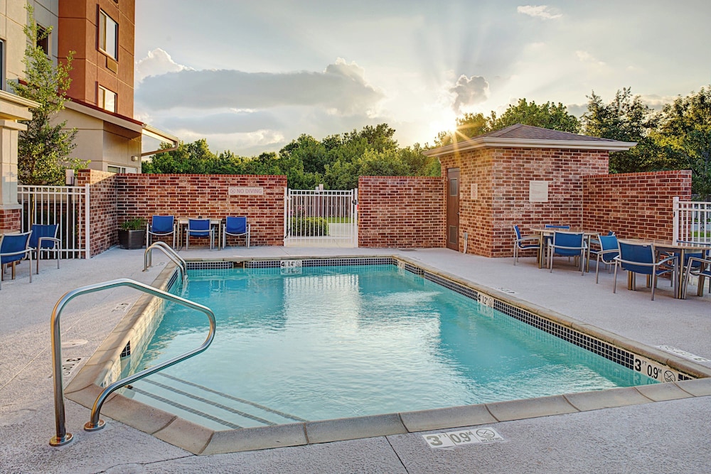 TownePlace Suites by Marriott Fayetteville North - photo 13
