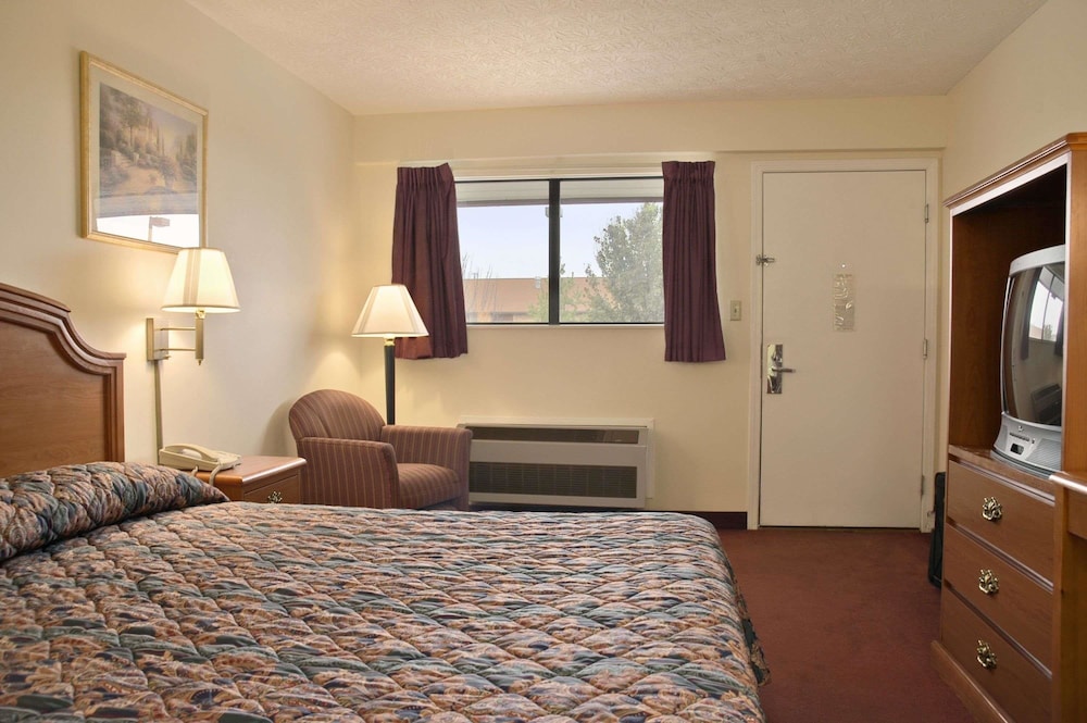 Days Inn by Wyndham Plainfield - photo 4