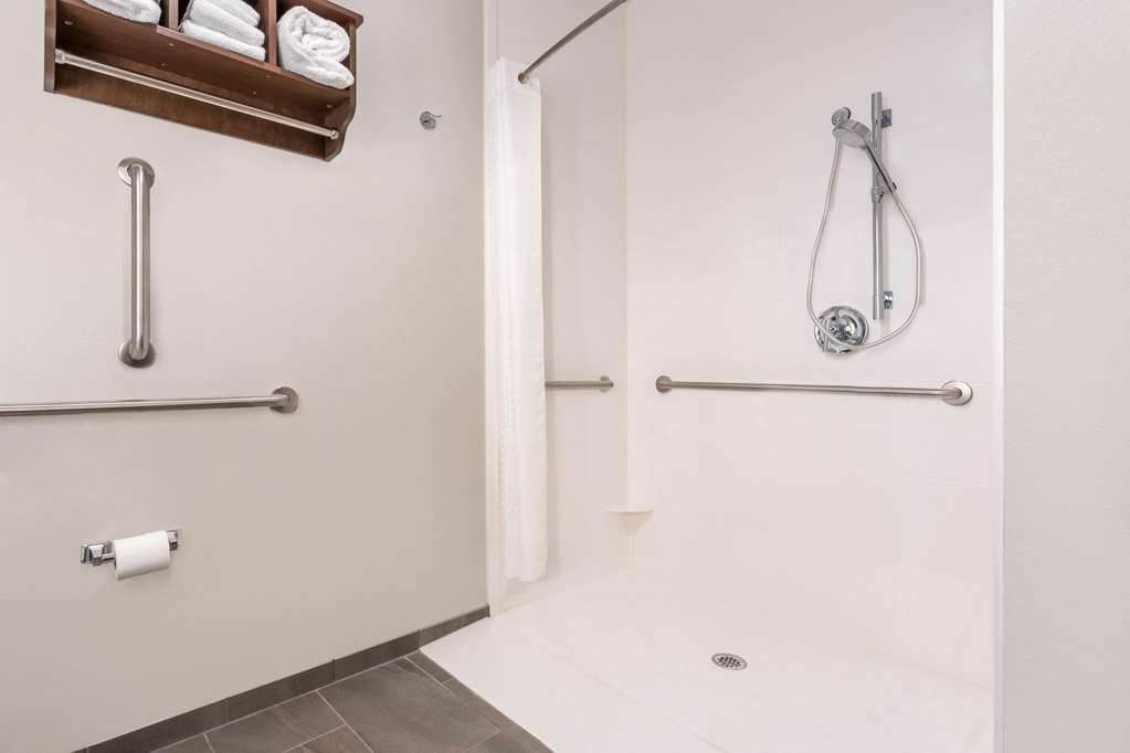 La Quinta Inn & Suites by Wyndham Bloomington - photo 26