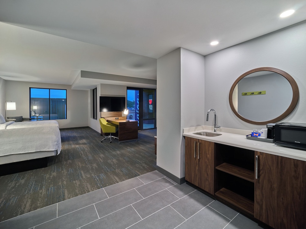 Hampton Inn by Hilton Omaha UN Medical Center Area - photo 8