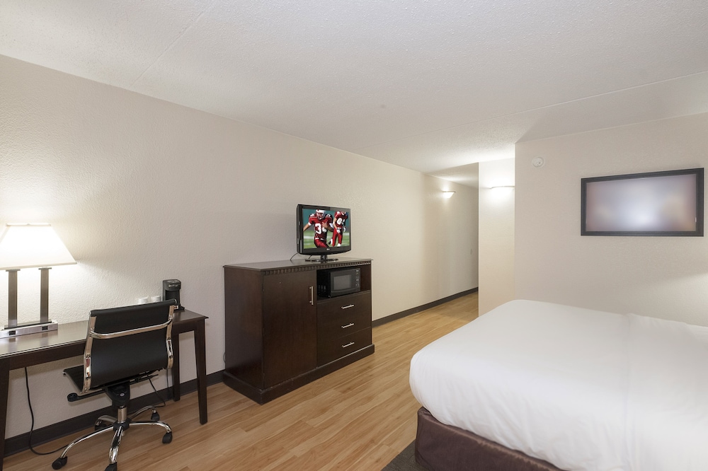 Red Roof Inn & Suites Mt Holly McGuire AFB - photo 7