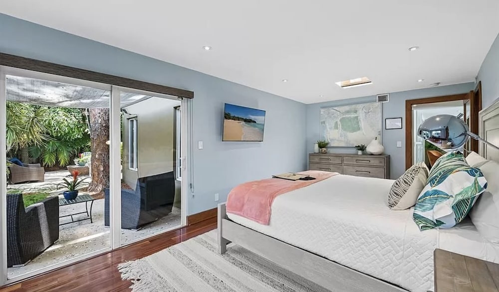 Wilton Manors Stunning Gated Oasis - photo 21