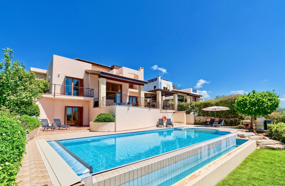 4 bedroom Villa Helidoni with private infinity pool Aphrodite Hills Resort in Paphos, Cyprus