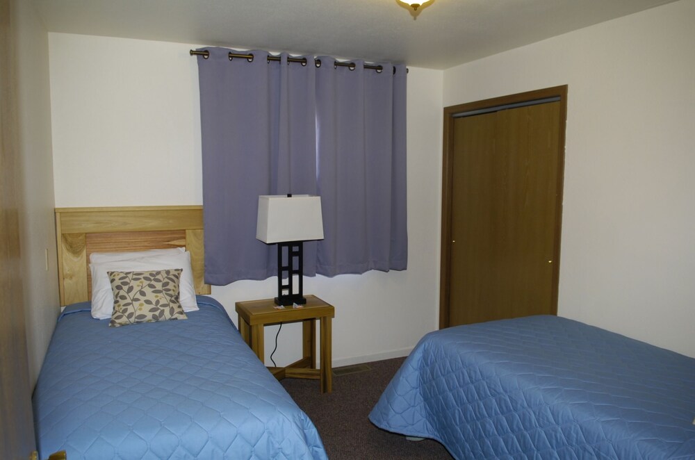 Trout Montana Motel - photo 11