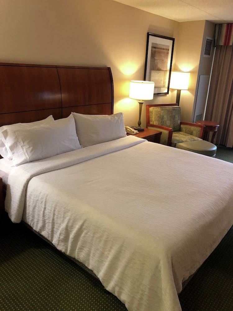 Hilton Garden Inn Addison - photo 8