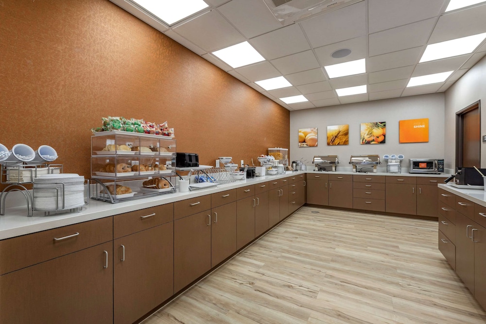 Comfort Suites Colorado Springs East Medical Center Area - photo 64