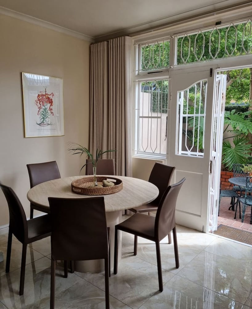 Luxurious Sea Point Apartment