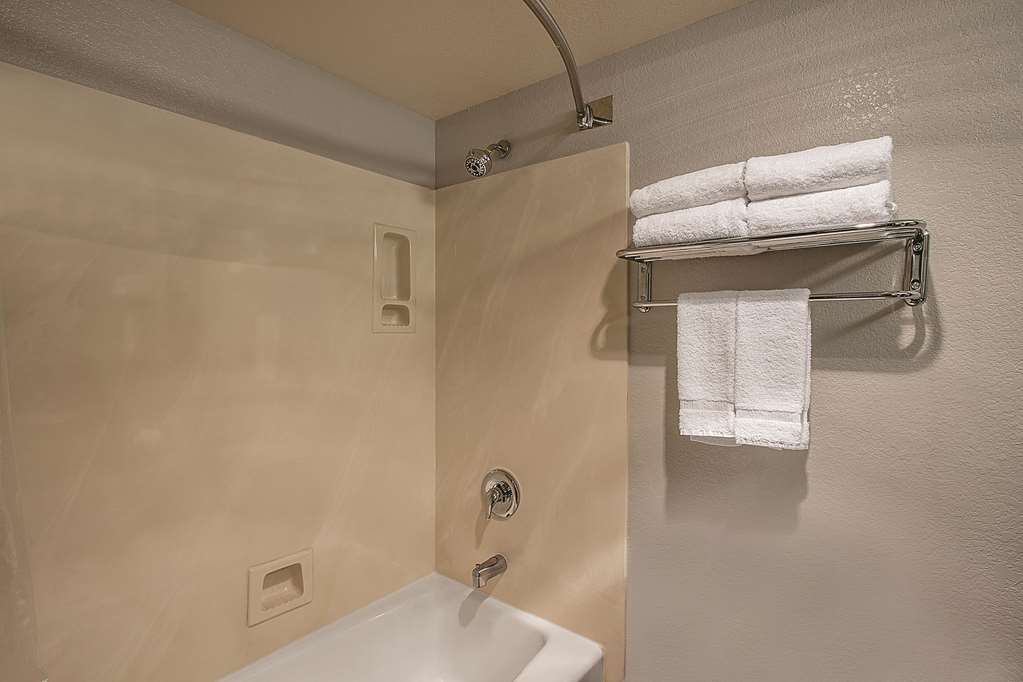 La Quinta Inn & Suites by Wyndham Davis - photo 18
