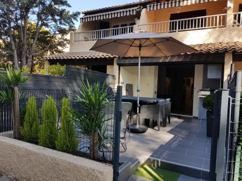 Studio Andrea D2 Proximite Mer Avec Terrasse Et Parking — hotel in Saint-Cyr-Sur-Mer