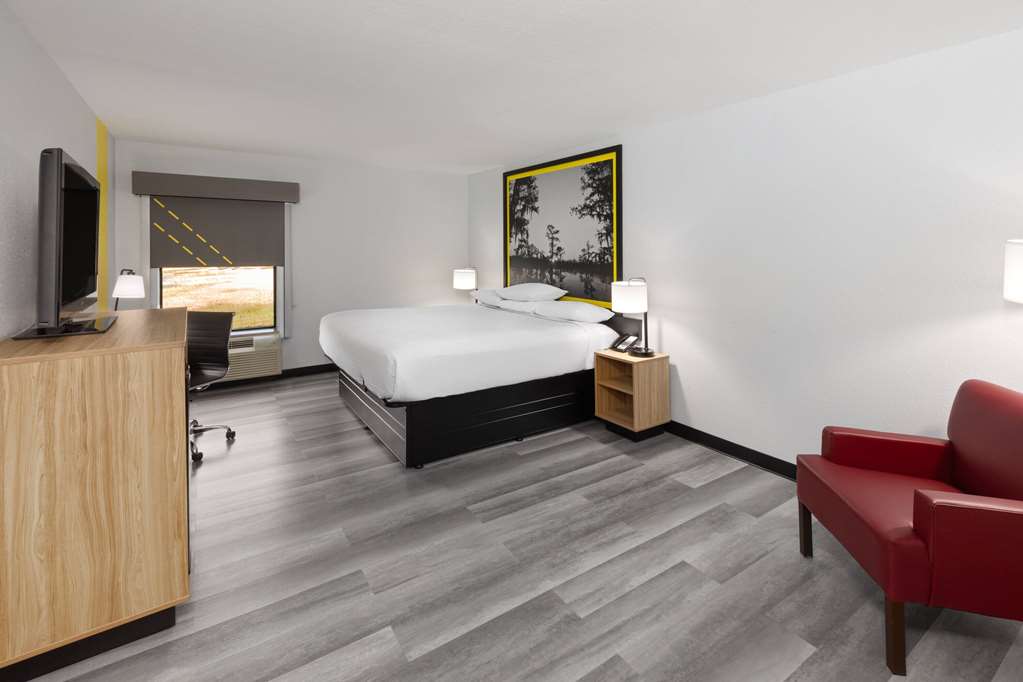 Super 8 by Wyndham Alexandria LA - photo 15