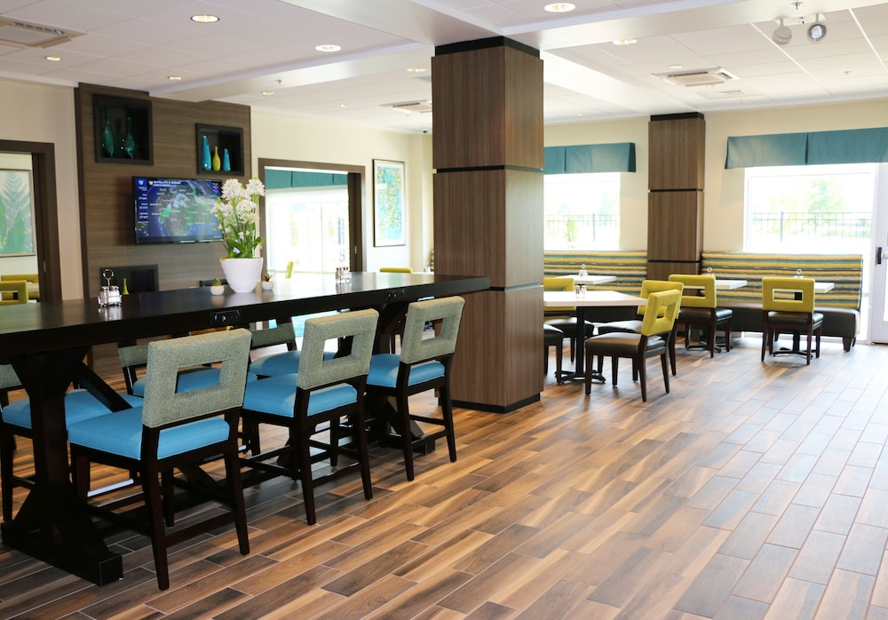Holiday Inn Express & Suites Hendersonville SE Flat Rock by IHG - photo 19