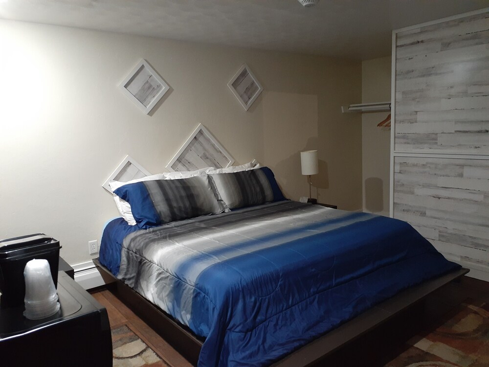 Town Line Motel - photo 38