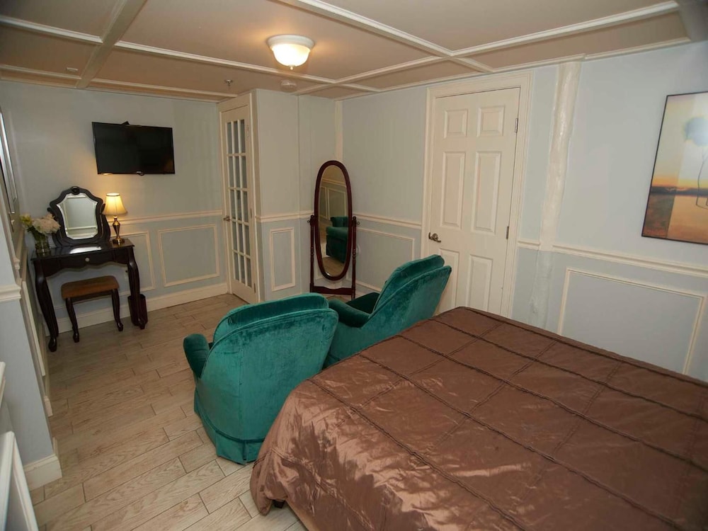 Bellevue Manor - photo 26