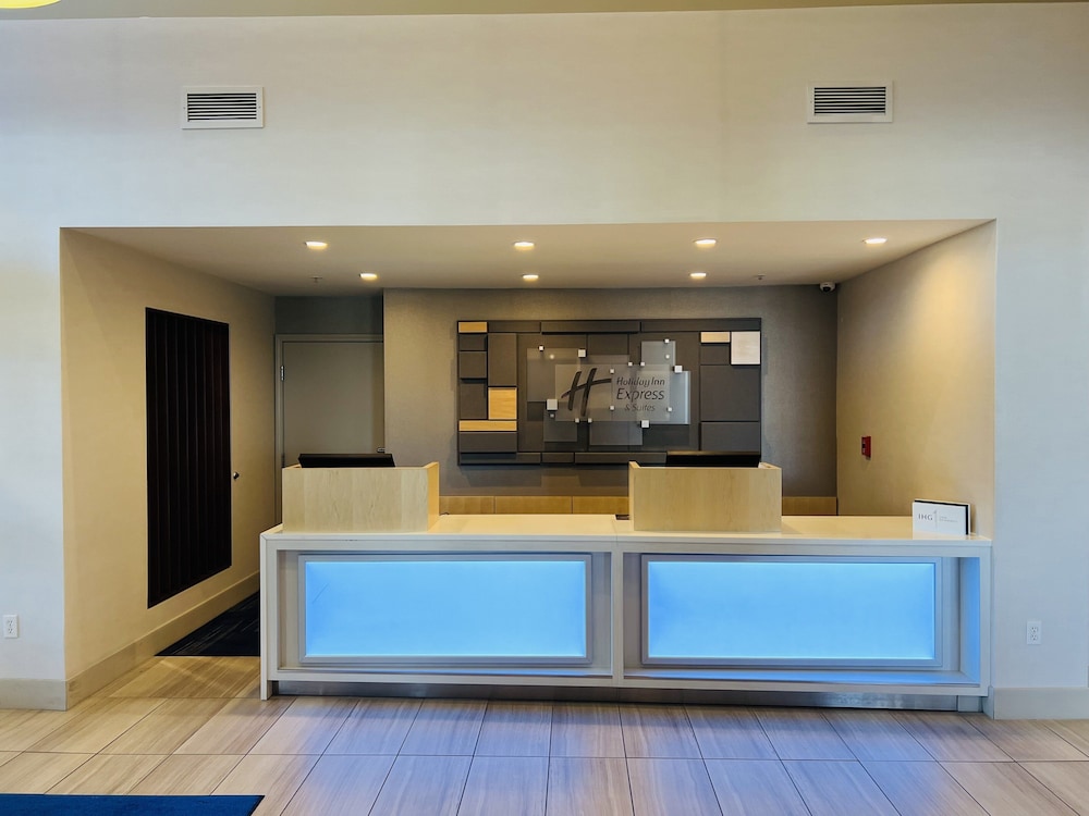 Holiday Inn Express & Suites Salinas by IHG - photo 40
