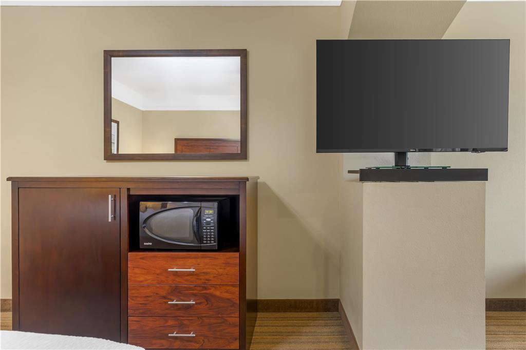 Best Western Plus Monica Royale Inn & Suites - photo 41