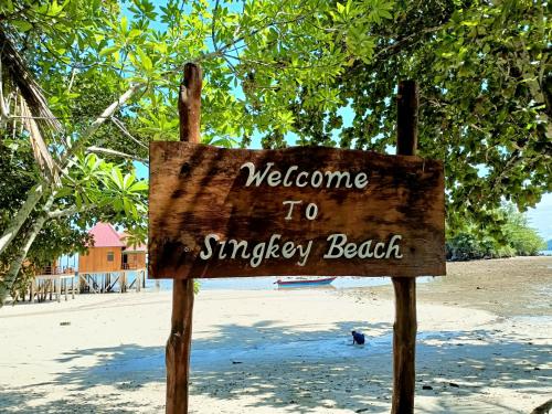 Sing Key Beach - last minute hotel in Masohi