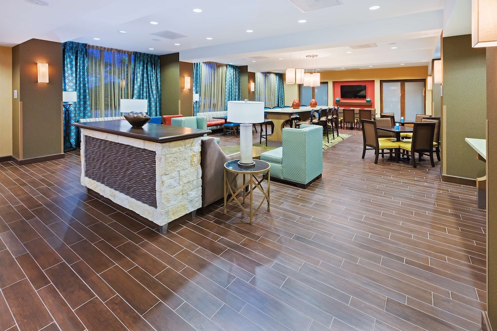 Hampton Inn Austin Oak Hill - photo 4