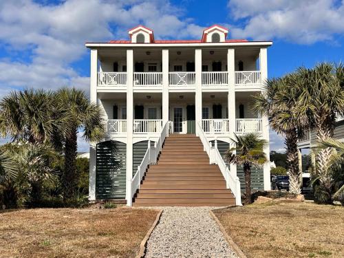 Rose Dew in Oak Island, United States