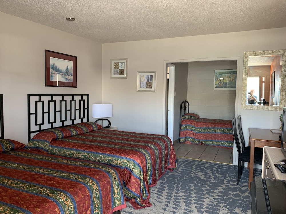 Motel 8 Las Vegas - photo 8