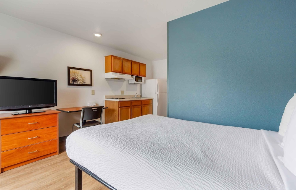 WoodSpring Suites Fayetteville - photo 16