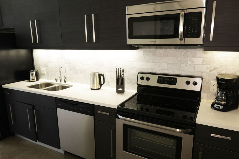 Downtown Lofty Suites - photo 15