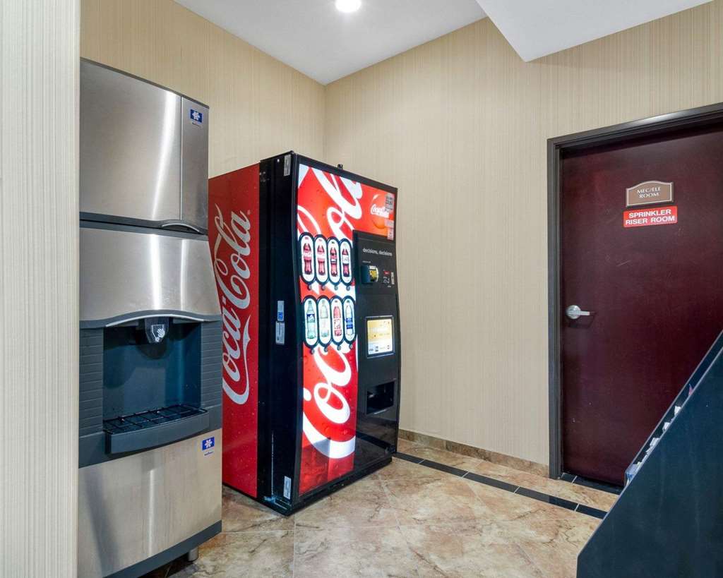 Comfort Suites Topeka Northwest - photo 36