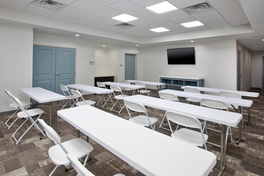 Staybridge Suites Ames - photo 40