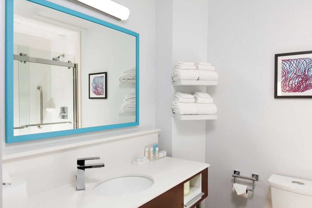 Hampton Inn by Hilton Concord Bow - photo 11