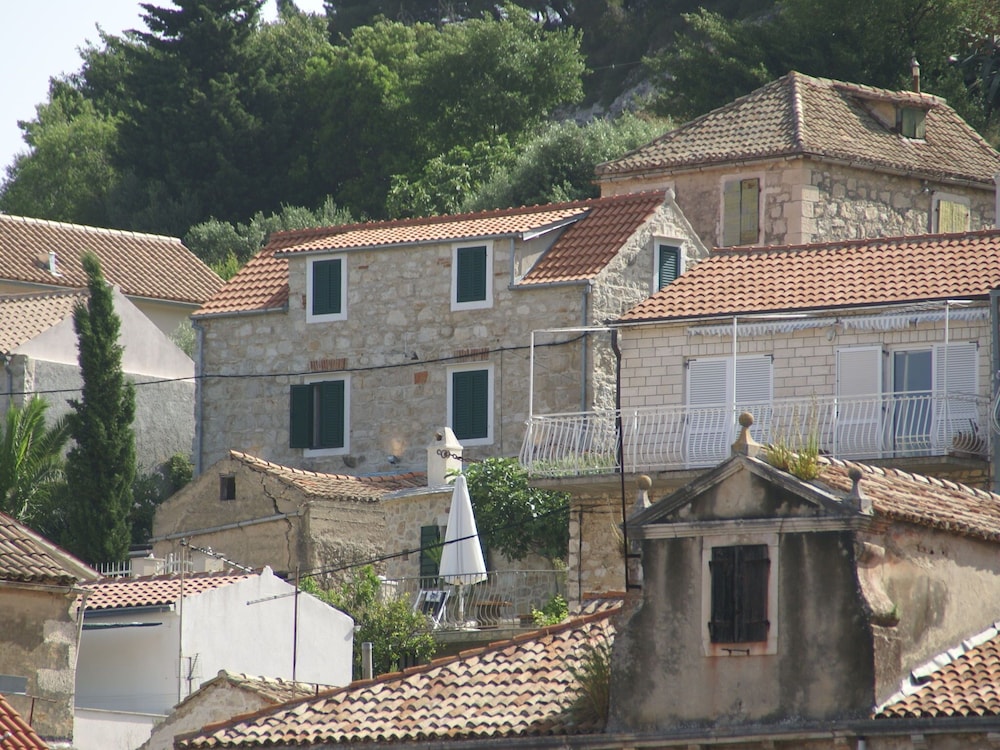 Buena Vis ta Apartments with the Sea View — 4-Star Luxury Hotel in Vis, Croatia