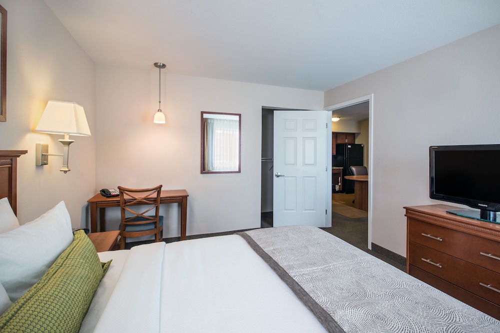 Candlewood Suites Pittsburgh Cranberry by IHG - photo 8