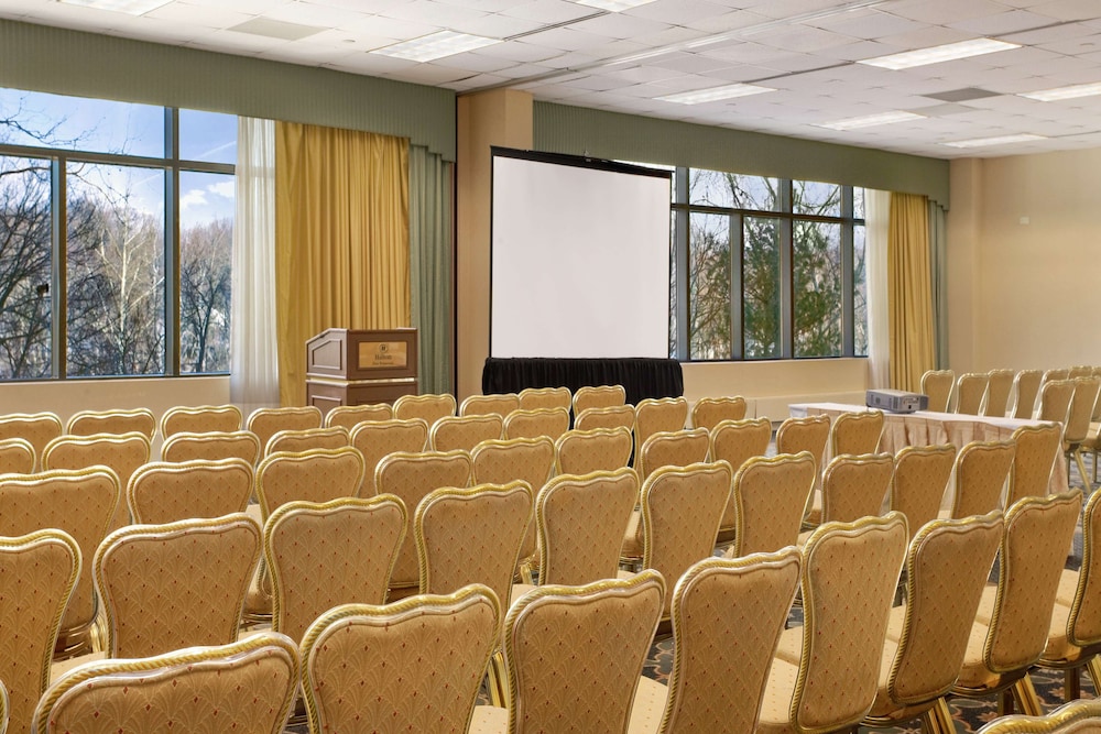 Hilton East Brunswick Hotel & Executive Meeting Center - photo 34