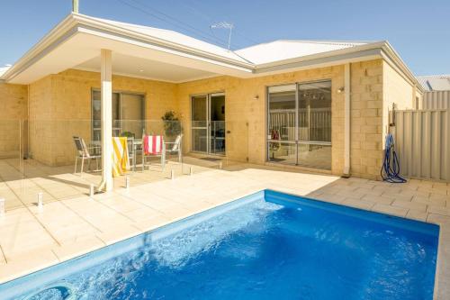 Belmont Beauty Relaxing Poolside Stay for Families — 4-Star Luxury Hotel in Perth, Australia