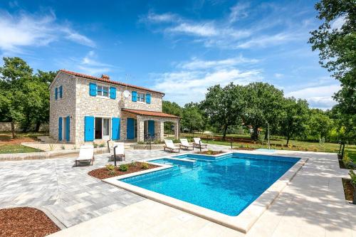 Strandnahe Steinvilla nur 800 Meter zum Strand mit Privatpool BBQ Waschmaschine — hotel in Funtana