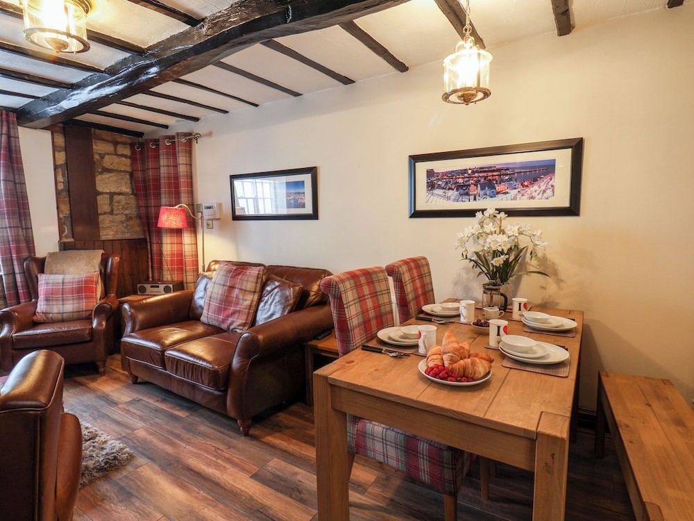 Midships Cottage — 4-Star Luxury Hotel in Whitby, United Kingdom