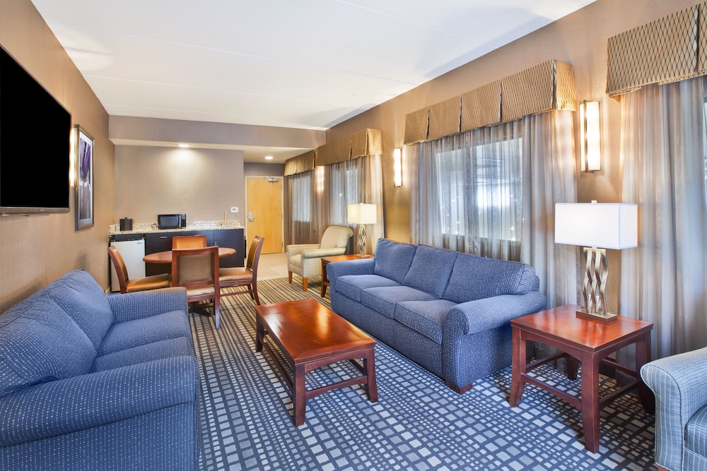 Holiday Inn Express & Suites Geneva Finger Lakes by IHG - photo 41