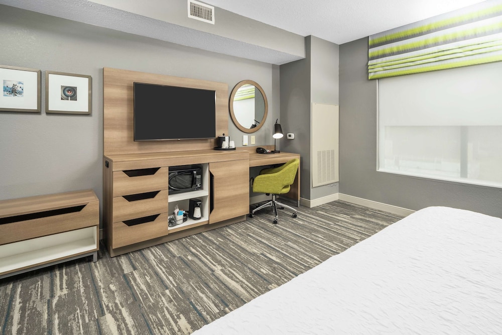 Hampton Inn Wilson Downtown - photo 3